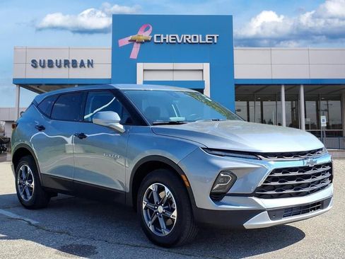 Used 2025 Chevrolet Blazer LT image 3