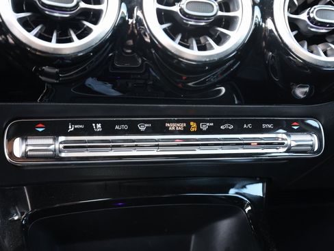 Used 2022 Mercedes-Benz A 220 4MATIC image 27