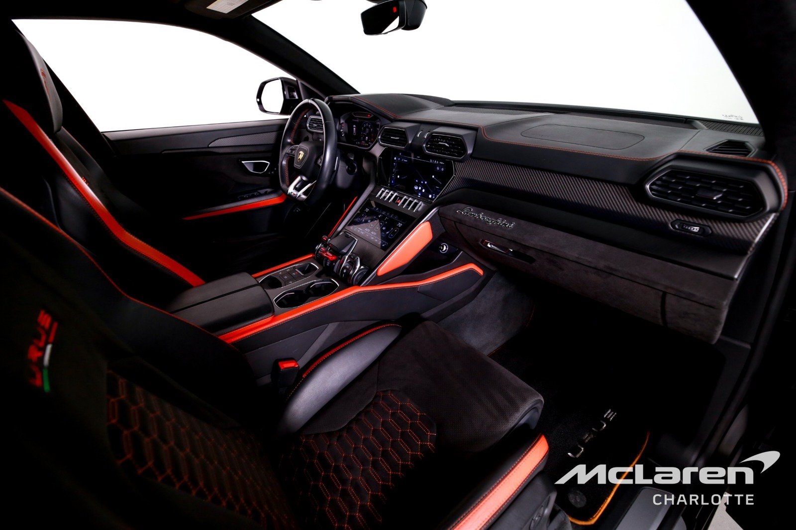 Used 2022 Lamborghini Urus AWD/4WD image 28