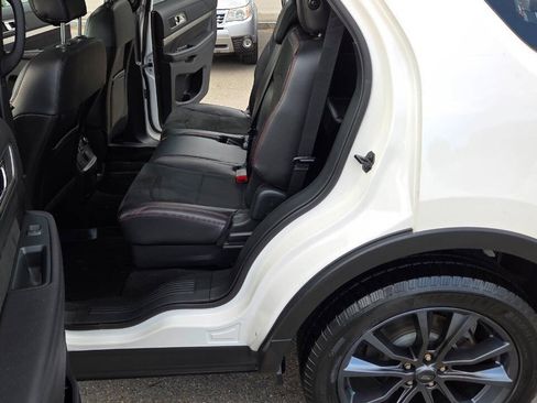 Used 2019 Ford Explorer XLT w/ Equipment Group 202A AWD/4WD image 31