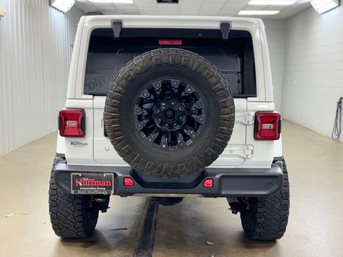 Used 2018 Jeep Wrangler Unlimited Sahara AWD/4WD image 6