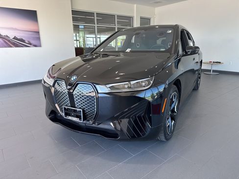 Used 2024 BMW iX xDrive50 w/ Sport Package AWD/4WD image 3