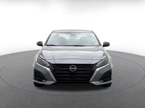 Used 2025 Nissan Altima 2.5 SV FWD image 2