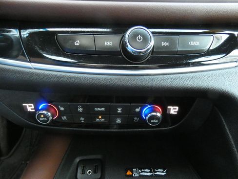 Used 2018 Buick Enclave Avenir w/ Avenir Technology Package image 24