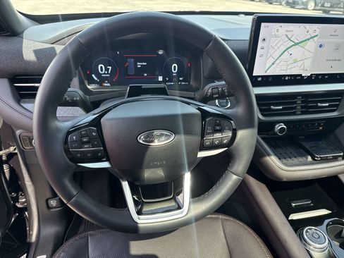 Used 2025 Ford Explorer Platinum RWD image 11