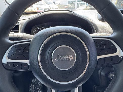 Used 2019 Jeep Renegade Latitude AWD/4WD image 22