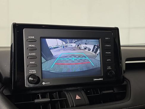 Used 2020 Toyota RAV4 LE FWD image 21