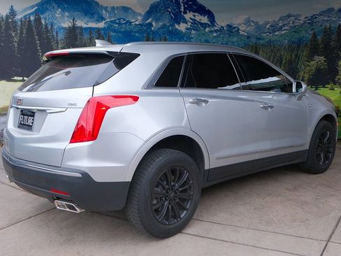 Used 2019 Cadillac XT5 FWD image 6