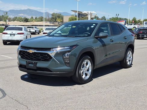 Used 2025 Chevrolet Trax LS w/ LS Convenience Package FWD image 7