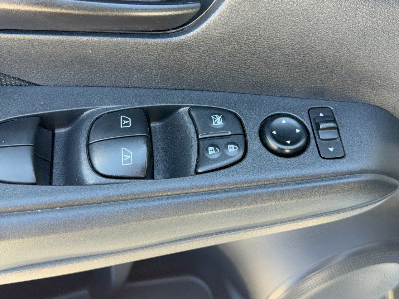 Used 2024 Nissan Kicks S FWD image 15