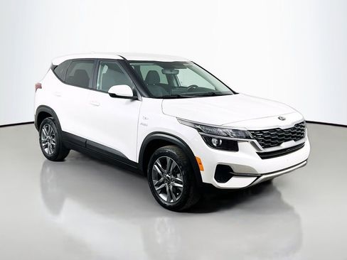 Used 2021 Kia Seltos LX image 3