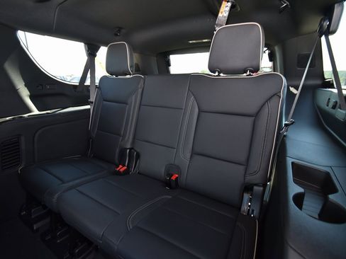 New 2026 Chevrolet Suburban Premier image 13