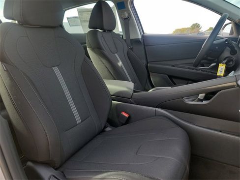 New 2026 Hyundai Elantra SE image 17