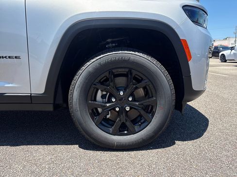 New 2026 Jeep Grand Cherokee L 4WD image 18