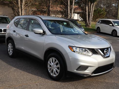 Used 2016 Nissan Rogue S FWD image 3