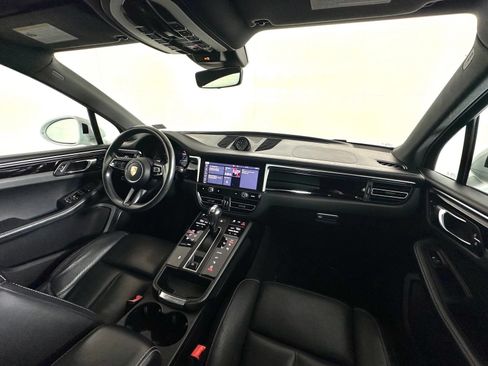 Used 2022 Porsche Macan AWD/4WD image 2