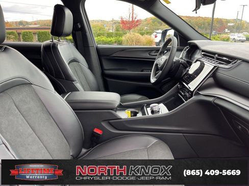 New 2025 Jeep Grand Cherokee L Altitude image 29