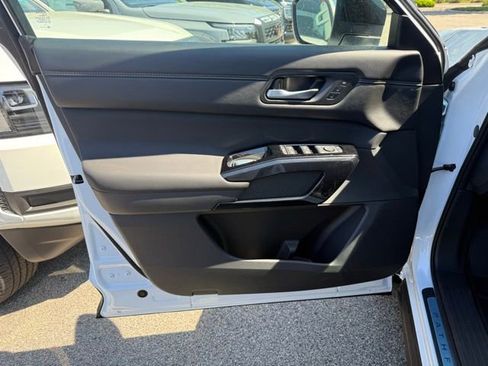 New 2026 Nissan Pathfinder Platinum AWD/4WD image 13