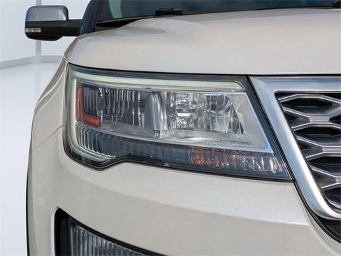 Used 2017 Ford Explorer Platinum image 9