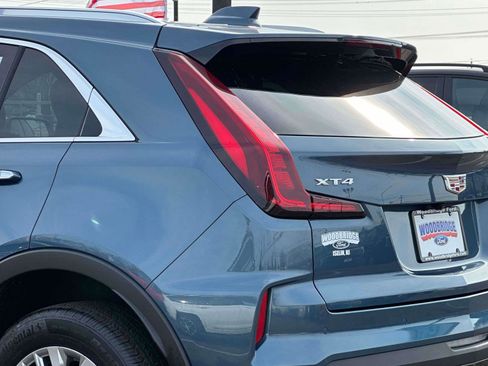 Used 2024 Cadillac XT4 Premium Luxury image 8