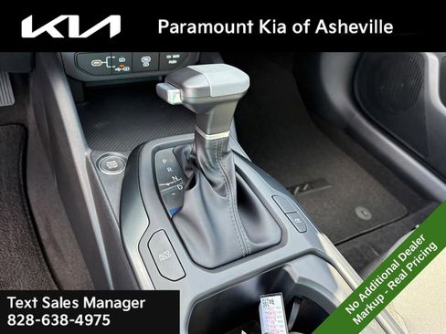 New 2025 Kia K4 LXS image 27