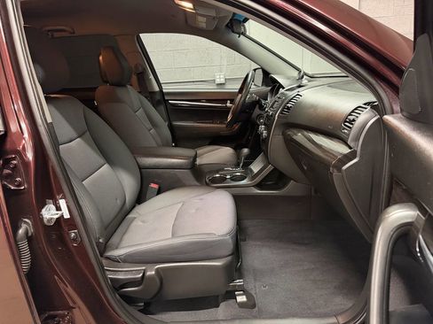 Used 2012 Kia Sorento FWD image 24