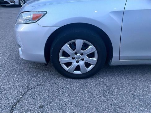 Used 2010 Toyota Camry LE image 4