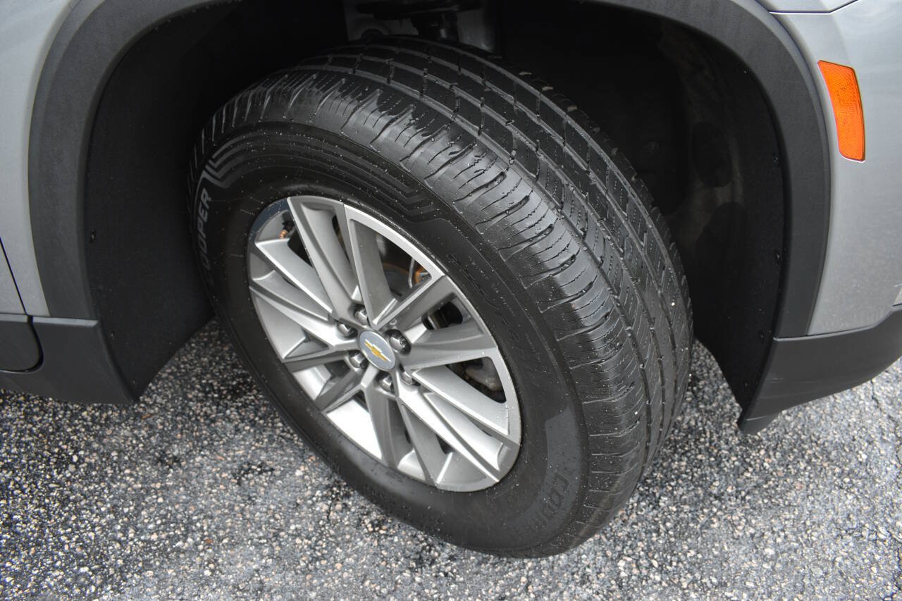 Used 2023 Chevrolet Traverse LT w/ LPO, Cargo Package AWD/4WD image 46