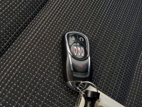 Used 2025 Buick Envista Preferred image 30