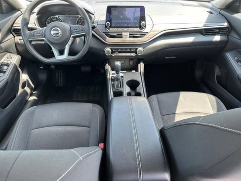 Used 2025 Nissan Altima 2.5 SV FWD image 14