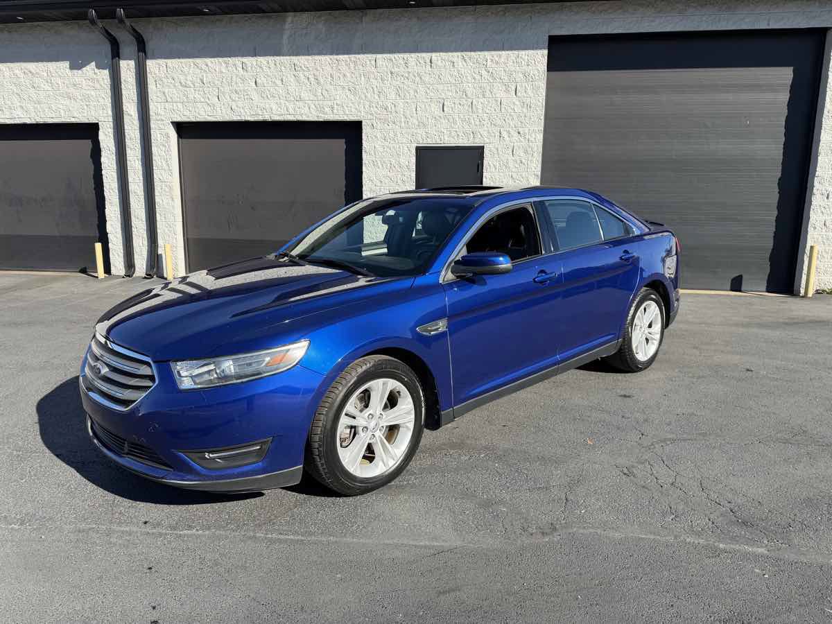 Used 2015 Ford Taurus SEL w/ Equipment Group 201A AWD/4WD image 2