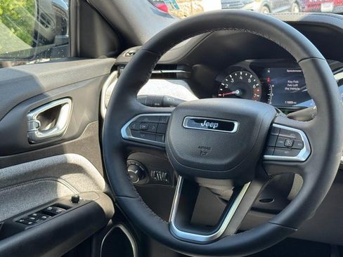 Used 2025 Jeep Compass Latitude AWD/4WD image 14