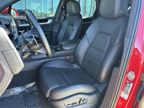 Certified 2024 Porsche Cayenne image 5