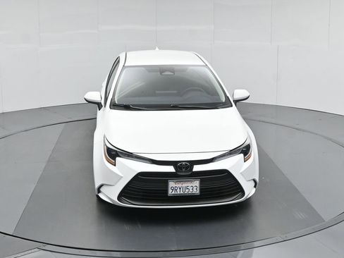 Used 2025 Toyota Corolla LE image 38