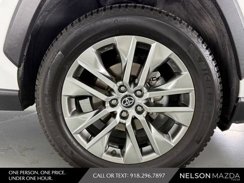 Used 2020 Toyota RAV4 XLE Premium FWD image 14