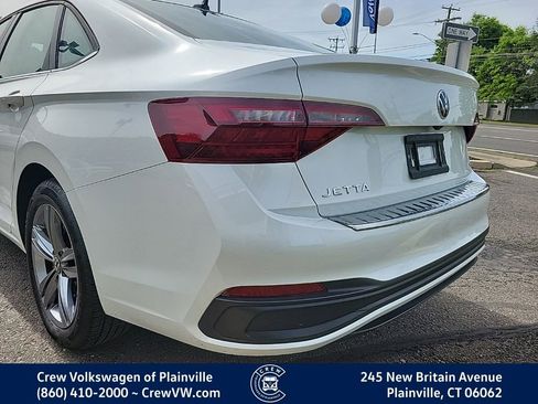 Certified 2023 Volkswagen Jetta SE w/ Panoramic Sunroof Package FWD image 29