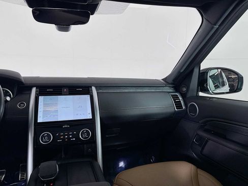 Used 2023 Land Rover Discovery Metropolitan Edition AWD/4WD image 32