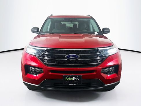 Used 2020 Ford Explorer XLT RWD image 2