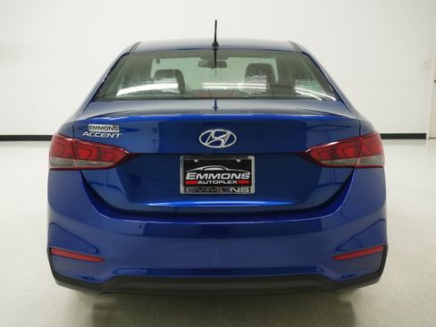 Used 2022 Hyundai Accent SE w/ Cargo Package FWD image 3