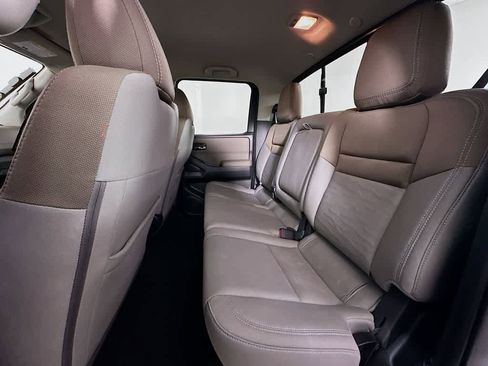 Used 2022 Nissan Frontier SV image 12