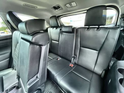 Used 2024 Toyota Highlander XLE AWD/4WD image 27