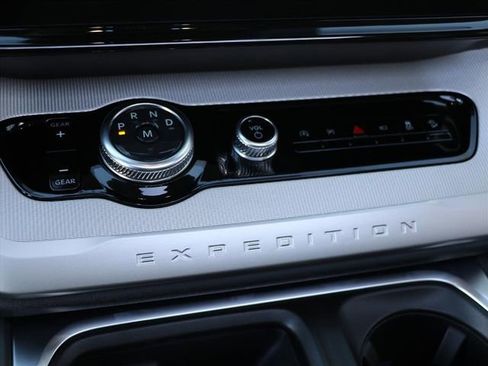 New 2025 Ford Expedition Active image 22