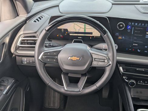 Used 2025 Chevrolet Traverse LT w/ Enhanced Driving Package image 19