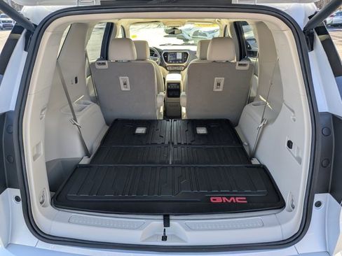 Used 2023 GMC Acadia Denali image 16