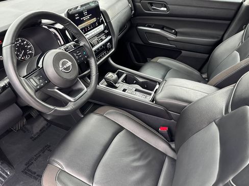 Used 2024 Nissan Pathfinder SL w/ SL Premium Package image 4