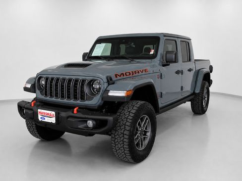 Used 2025 Jeep Gladiator Mojave AWD/4WD image 3