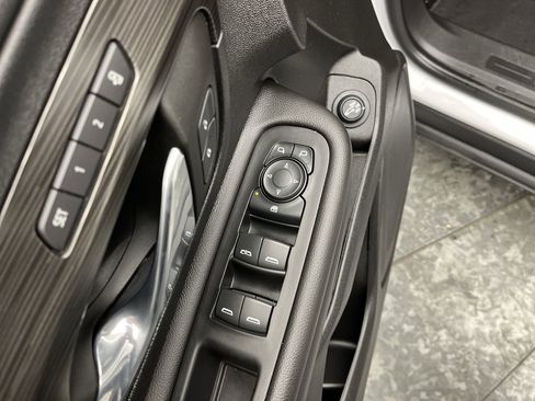 Used 2023 GMC Terrain SLT image 7