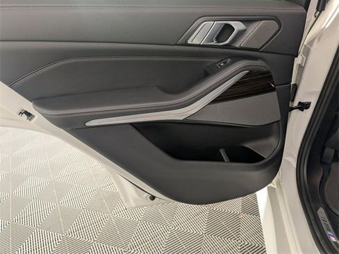 Used 2021 BMW X5 xDrive40i w/ M Sport Package image 30