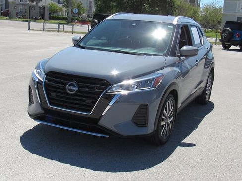 Used 2023 Nissan Kicks SV image 7