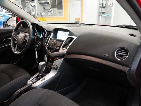 Used 2015 Chevrolet Cruze LT image 32
